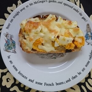 簡単♩ころころ卵の、マヨチーズトースト